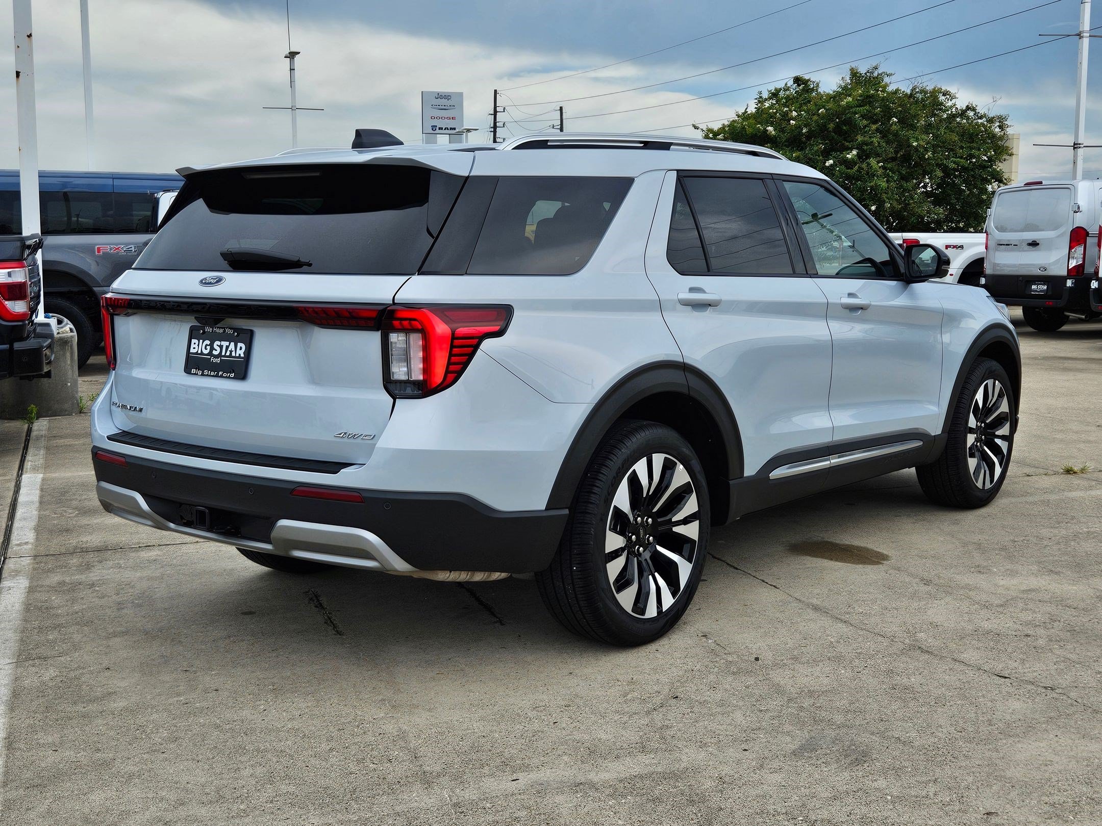 Certified 2026 Ford Explorer Platinum w/ LUX Leather Package AWD/4WD image 3