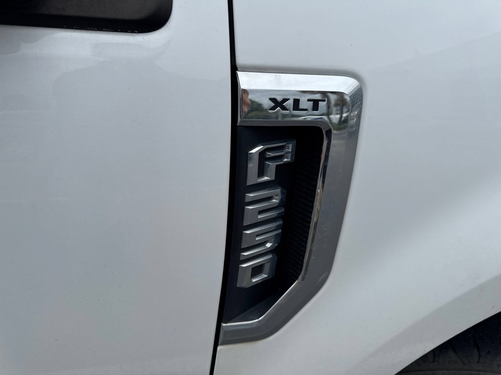 Certified 2020 Ford F250 XLT w/ XLT Premium Package AWD/4WD image 4