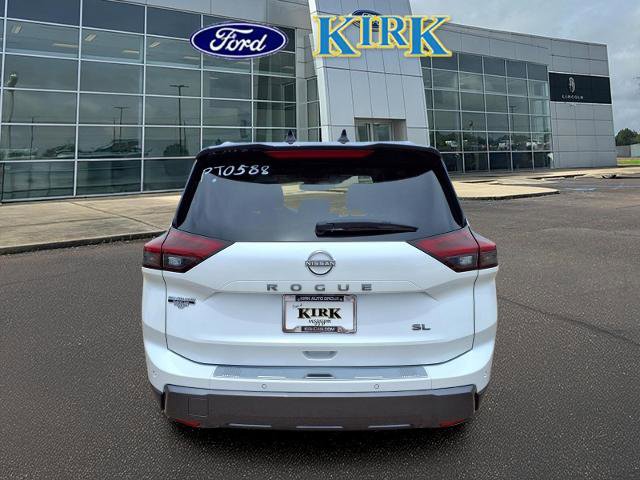 Used 2025 Nissan Rogue SL w/ Tech Package FWD image 4