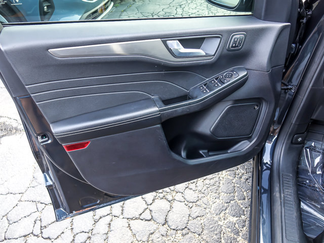 Certified 2022 Ford Escape Titanium AWD/4WD image 23