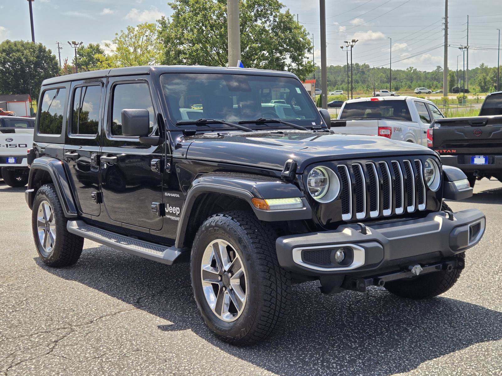 Used 2019 Jeep Wrangler Unlimited Sahara AWD/4WD image 5