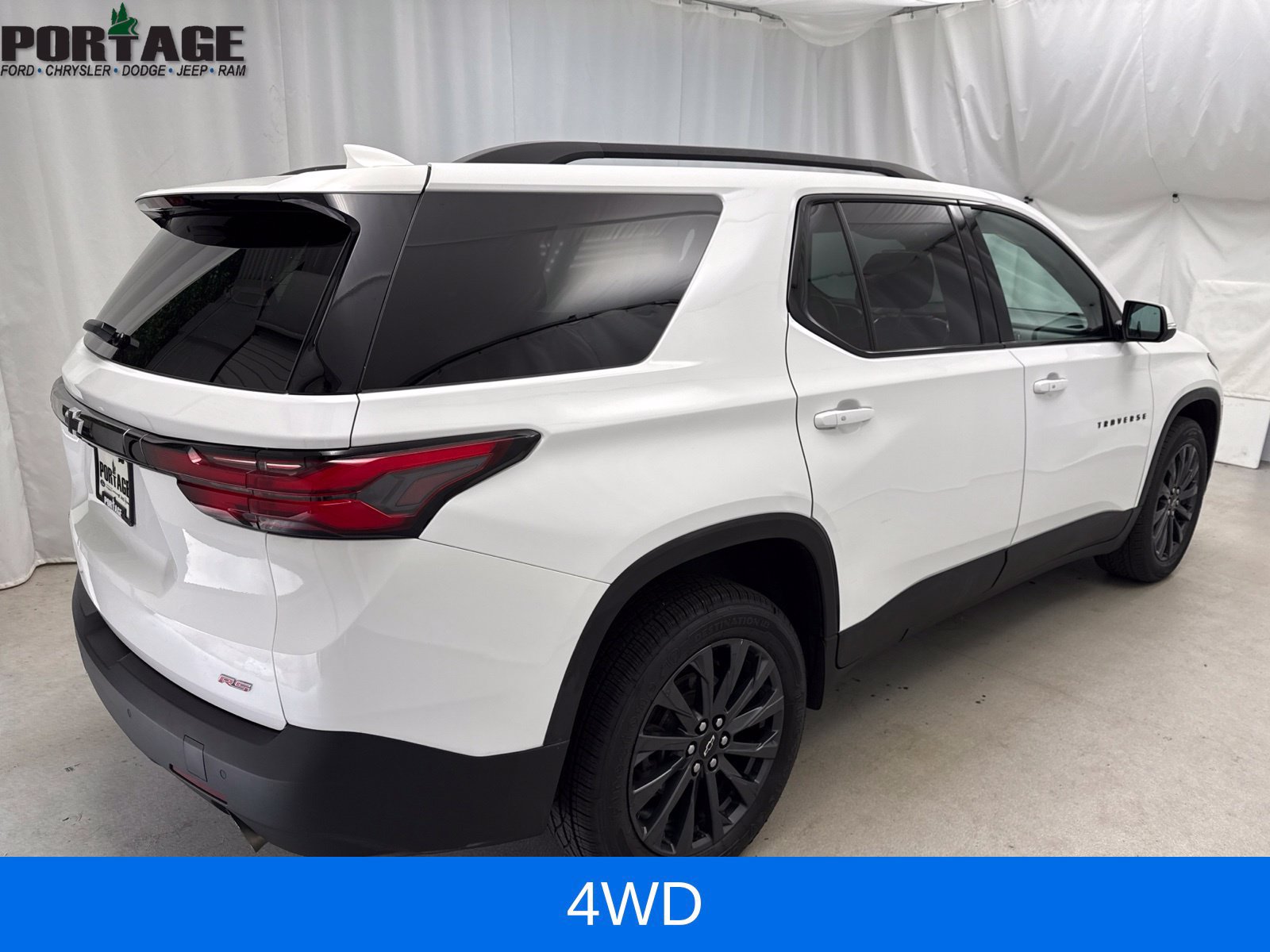 Used 2022 Chevrolet Traverse RS w/ LPO, Floor Liner Package AWD/4WD image 2