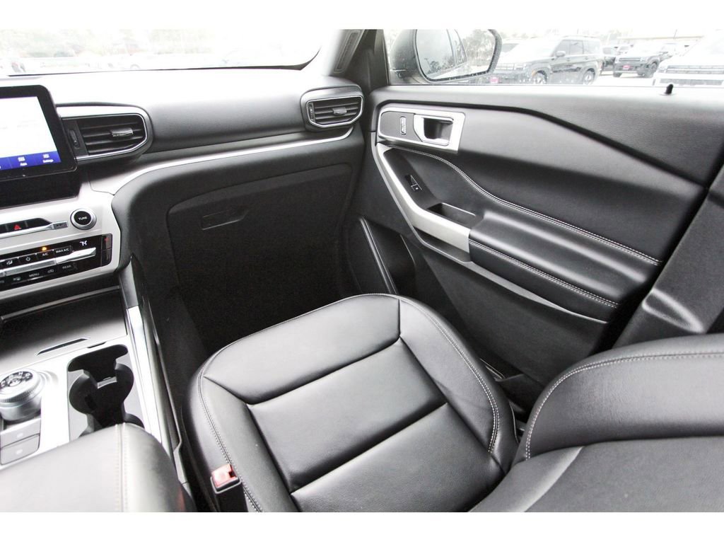 Certified 2020 Ford Explorer XLT w/ Equipment Group 202A image 13