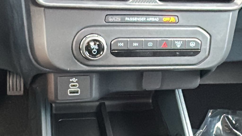 Certified 2025 Ford Maverick XL image 22