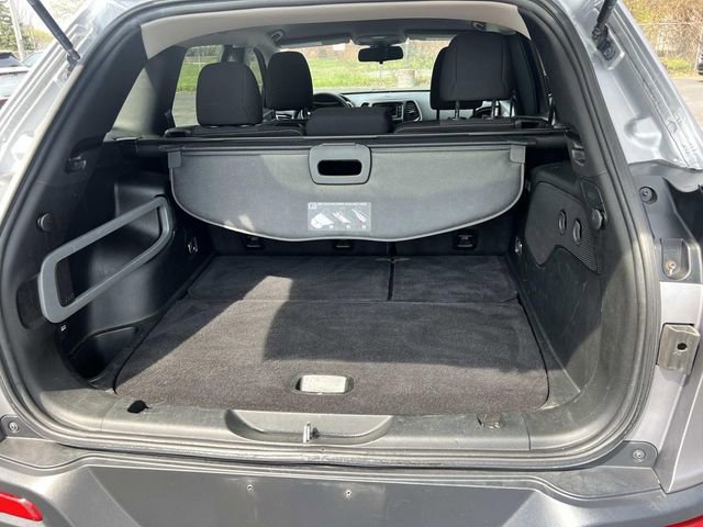 Used 2017 Jeep Cherokee Latitude w/ Safety/Convenience Group AWD/4WD image 11