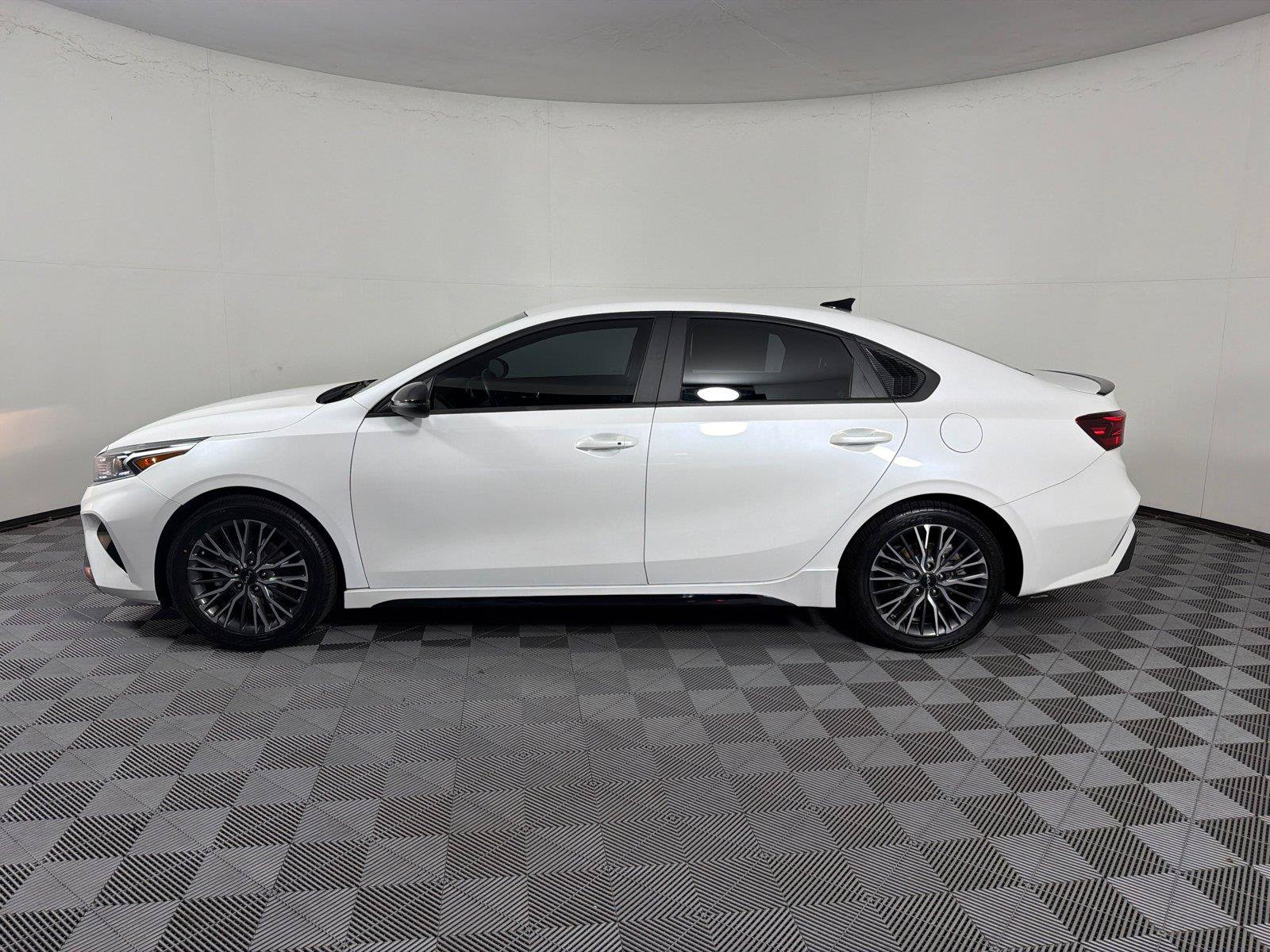 Used 2022 Kia Forte GT-Line w/ GT-Line Technology Package FWD image 4