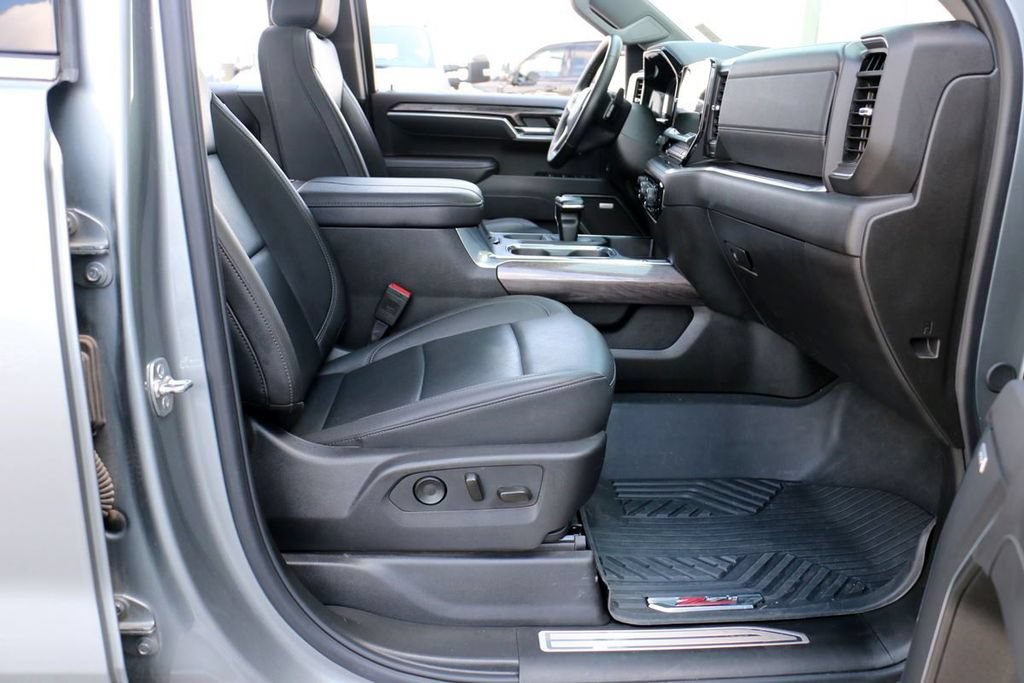 Used 2025 Chevrolet Silverado 1500 LTZ w/ LTZ Premium Package AWD/4WD image 40