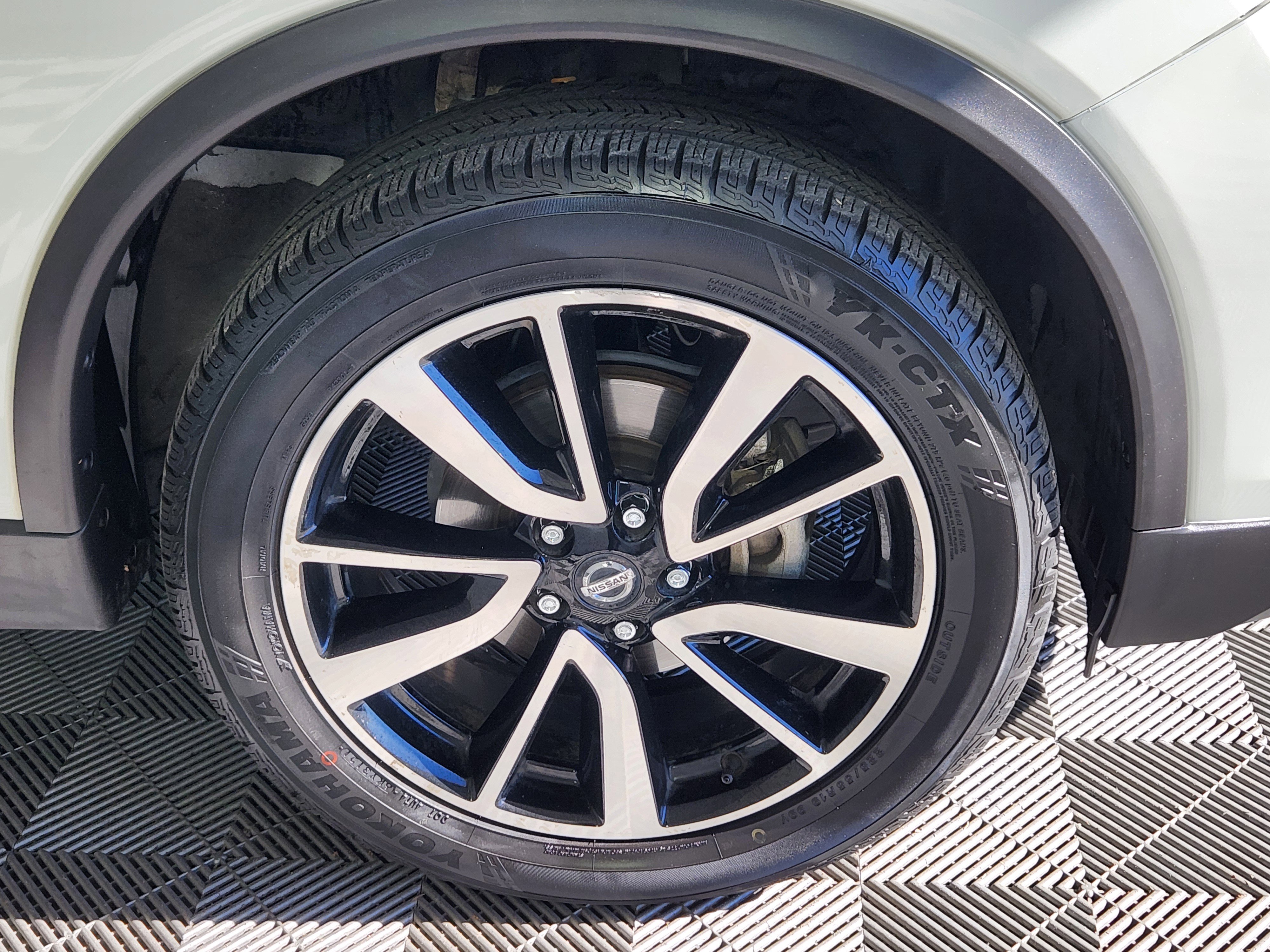 Used 2019 Nissan Rogue SL image 9