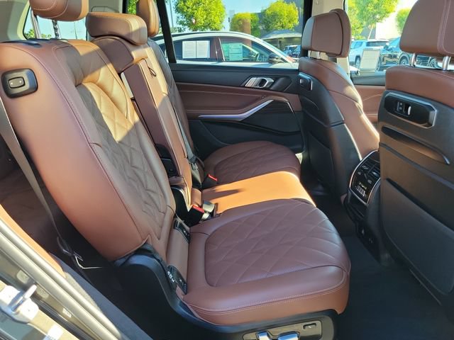 Used 2024 BMW X7 xDrive40i w/ Parking Assistance Package AWD/4WD image 18