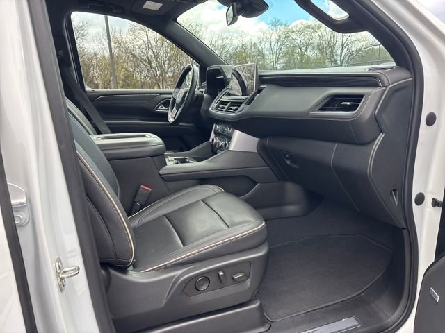 Used 2023 GMC Yukon XL SLT w/ SLT Premium Package image 9