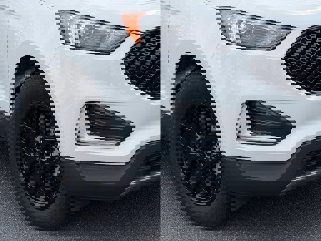 Certified 2023 Ford Edge SEL image 7