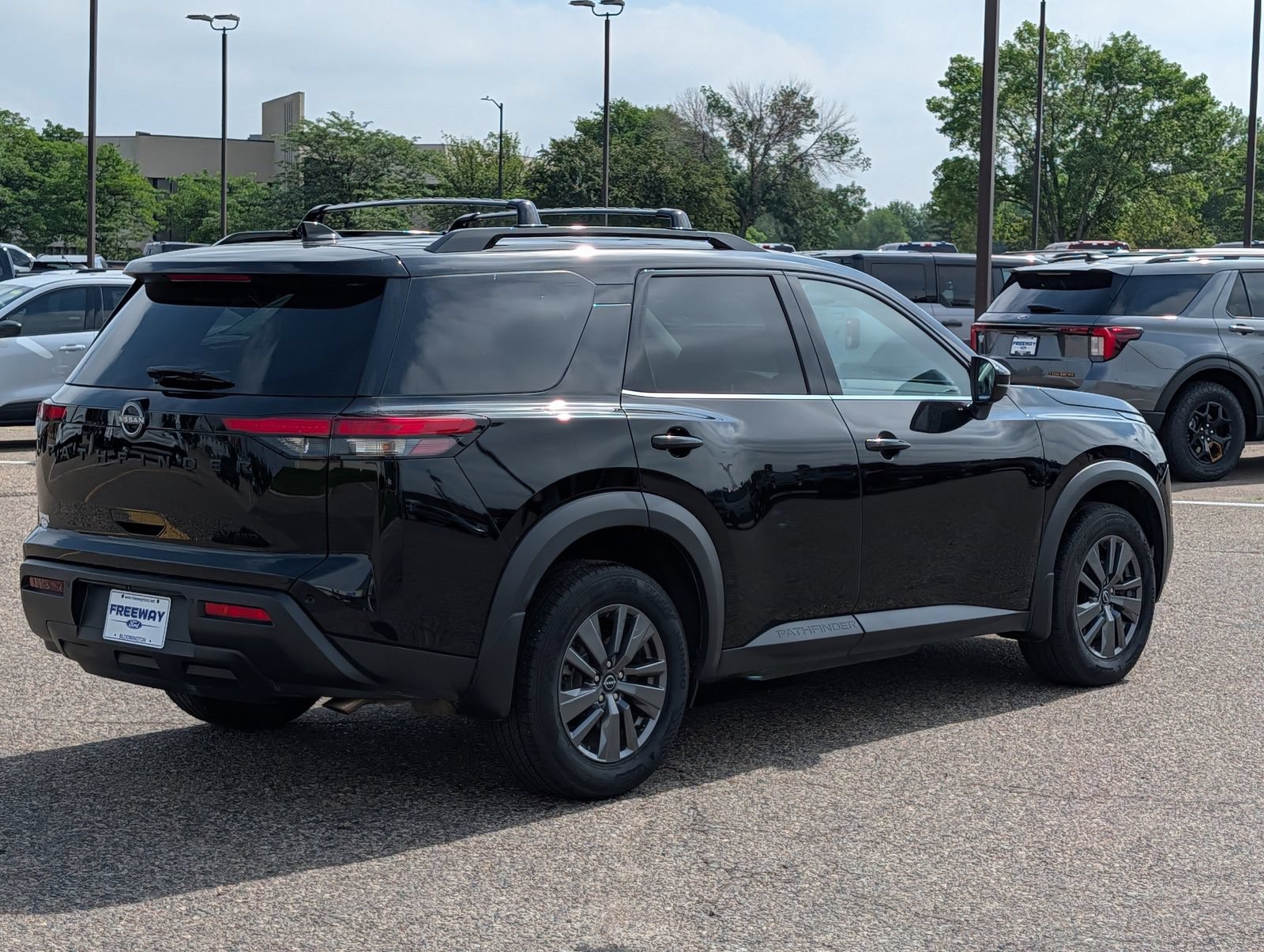 Used 2023 Nissan Pathfinder SV w/ Black Appearance Package AWD/4WD image 6