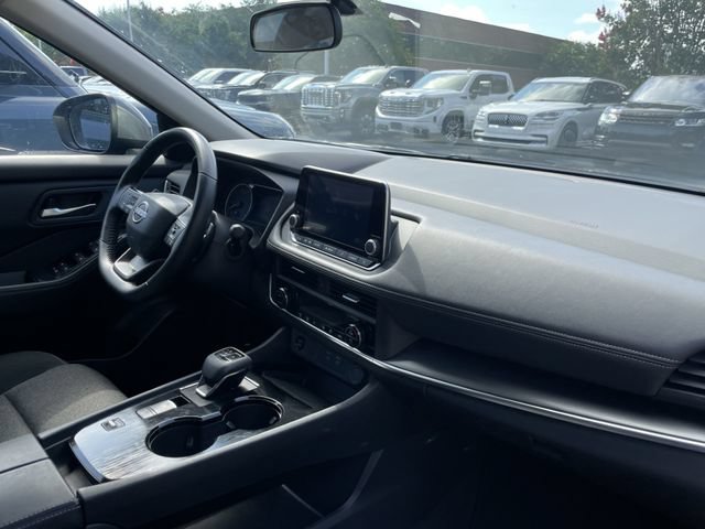 Used 2025 Nissan Rogue SV FWD image 14