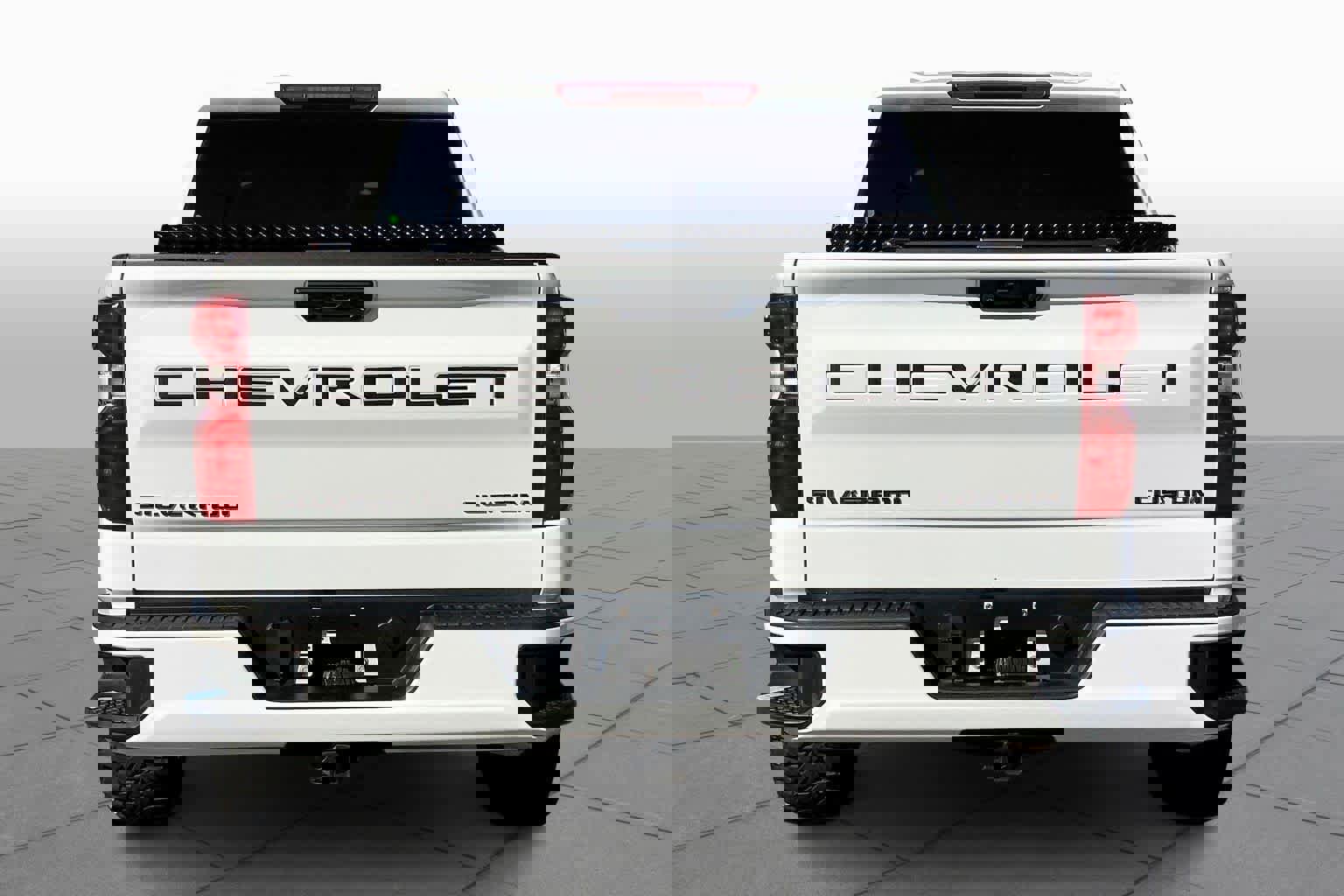 Used 2023 Chevrolet Silverado 1500 Custom image 2