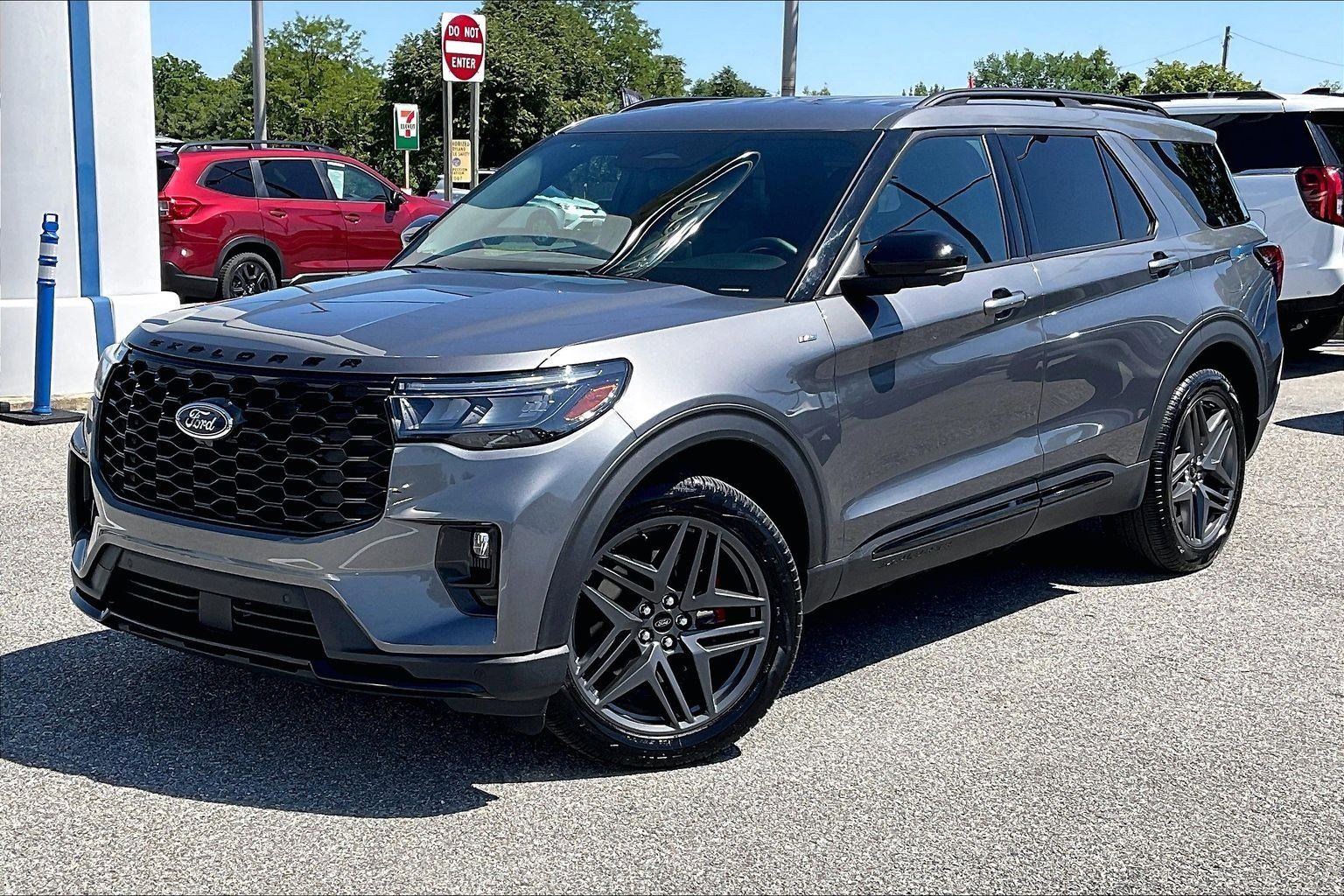 Certified 2025 Ford Explorer ST-Line w/ ST-Line Street Pack AWD/4WD image 3