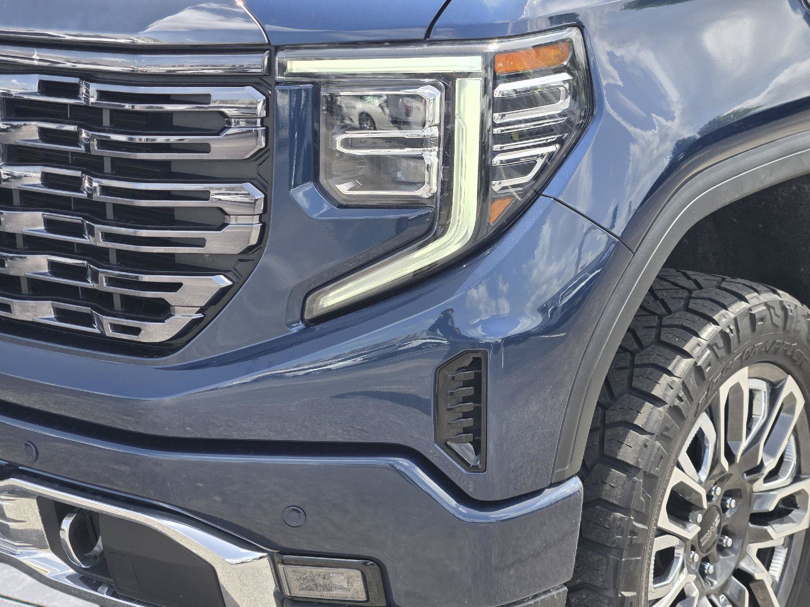 Used 2023 GMC Sierra 1500 Denali Ultimate AWD/4WD image 10