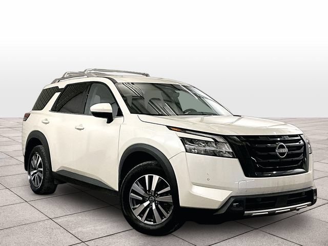 Used 2023 Nissan Pathfinder SL w/ Black Appearance Package AWD/4WD image 2