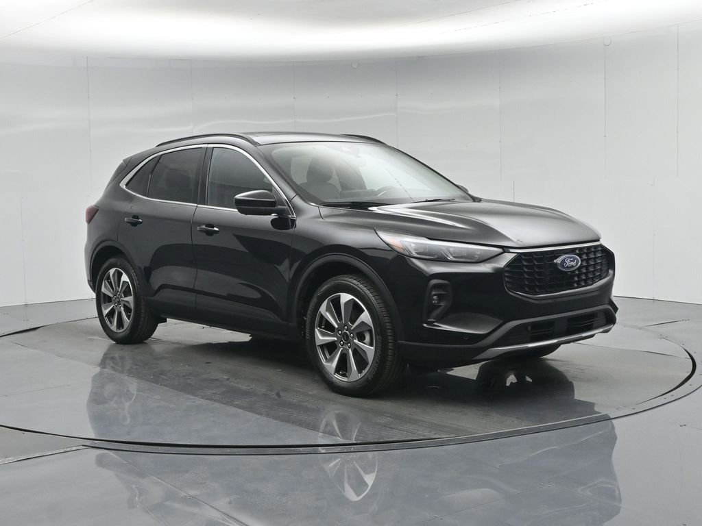 Certified 2025 Ford Escape Platinum w/ Premium Technology Package image 27