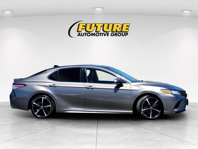Used 2020 Toyota Camry XSE FWD image 3