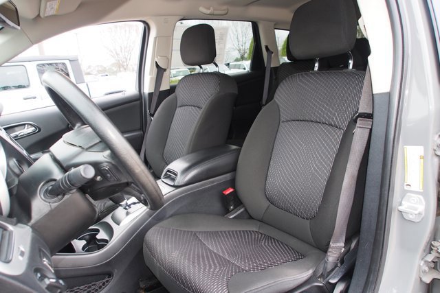 Used 2019 Dodge Journey SE image 16