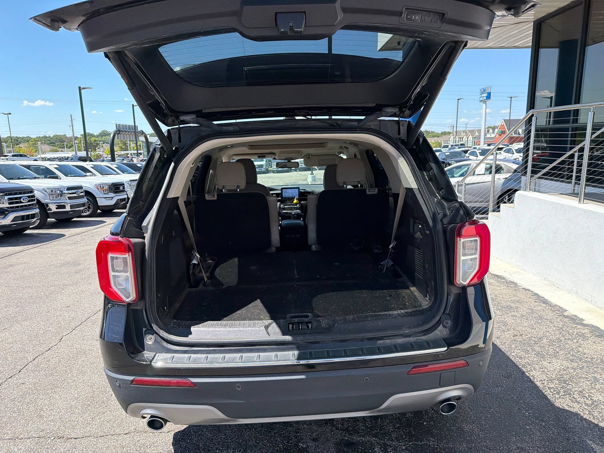 Certified 2022 Ford Explorer Limited w/ Equipment Group 301A AWD/4WD image 11