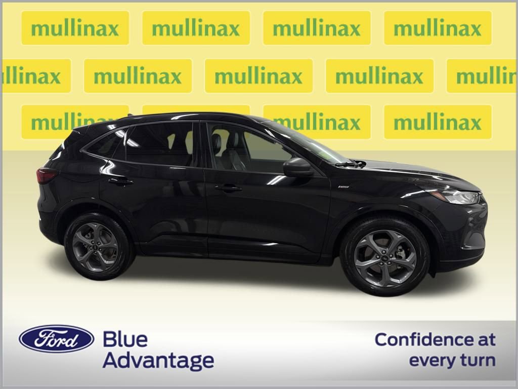 Certified 2023 Ford Escape ST-Line image 2