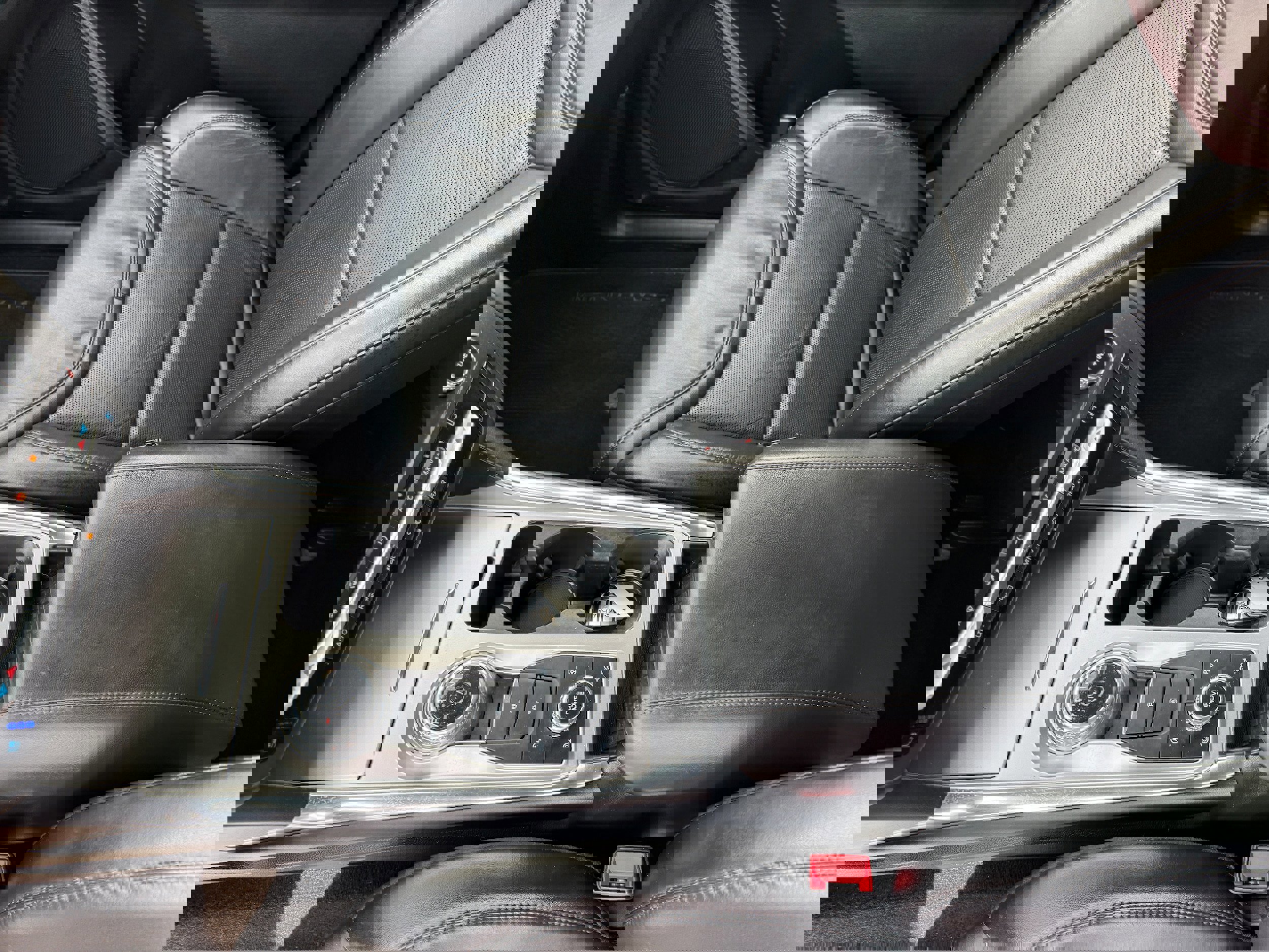 Certified 2020 Ford Explorer Platinum w/ Premium Technology Package image 17