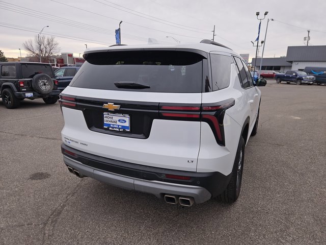Used 2024 Chevrolet Traverse LT image 2