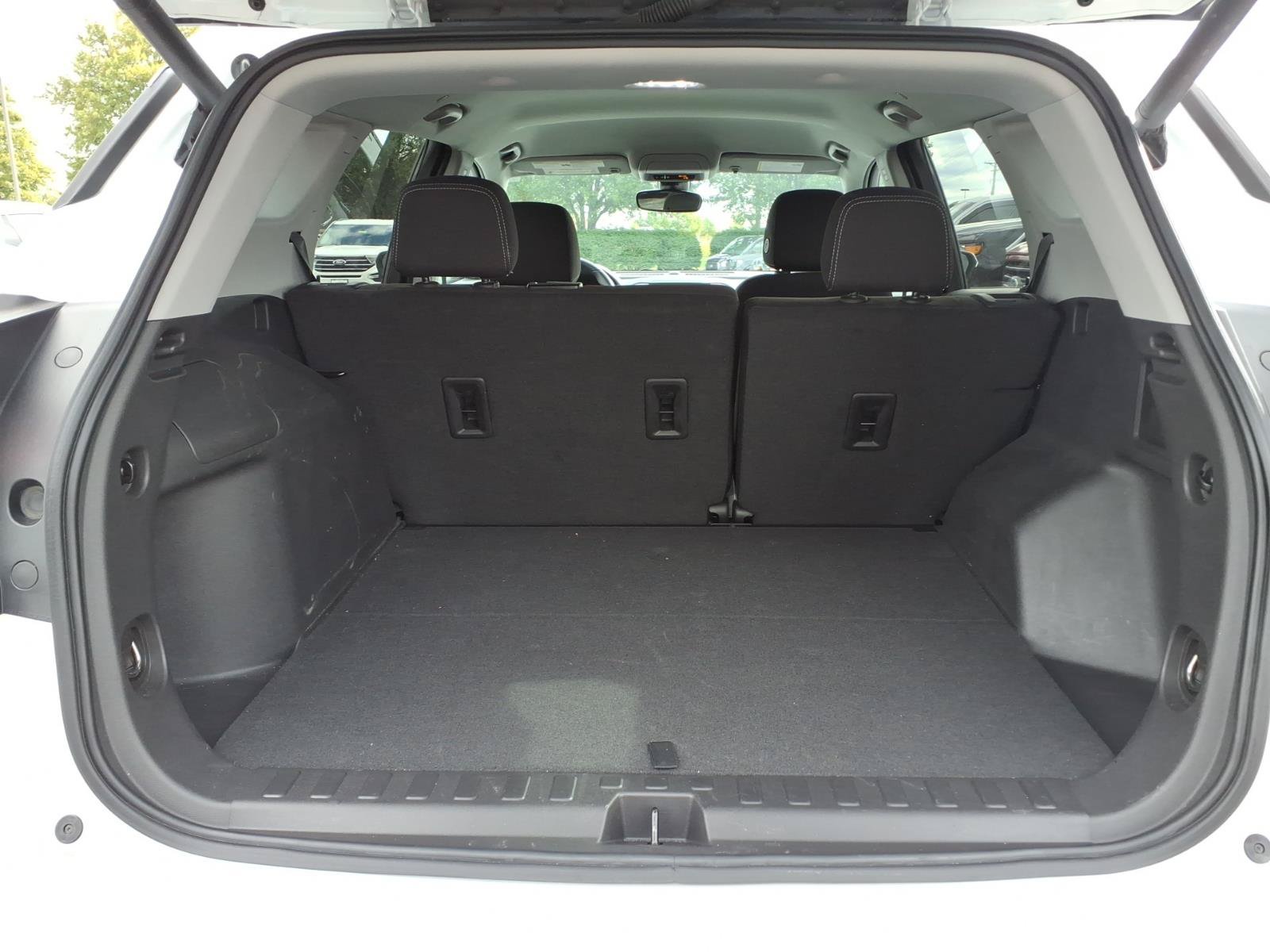Used 2024 GMC Terrain SLE w/ Driver Convenience Package FWD image 24