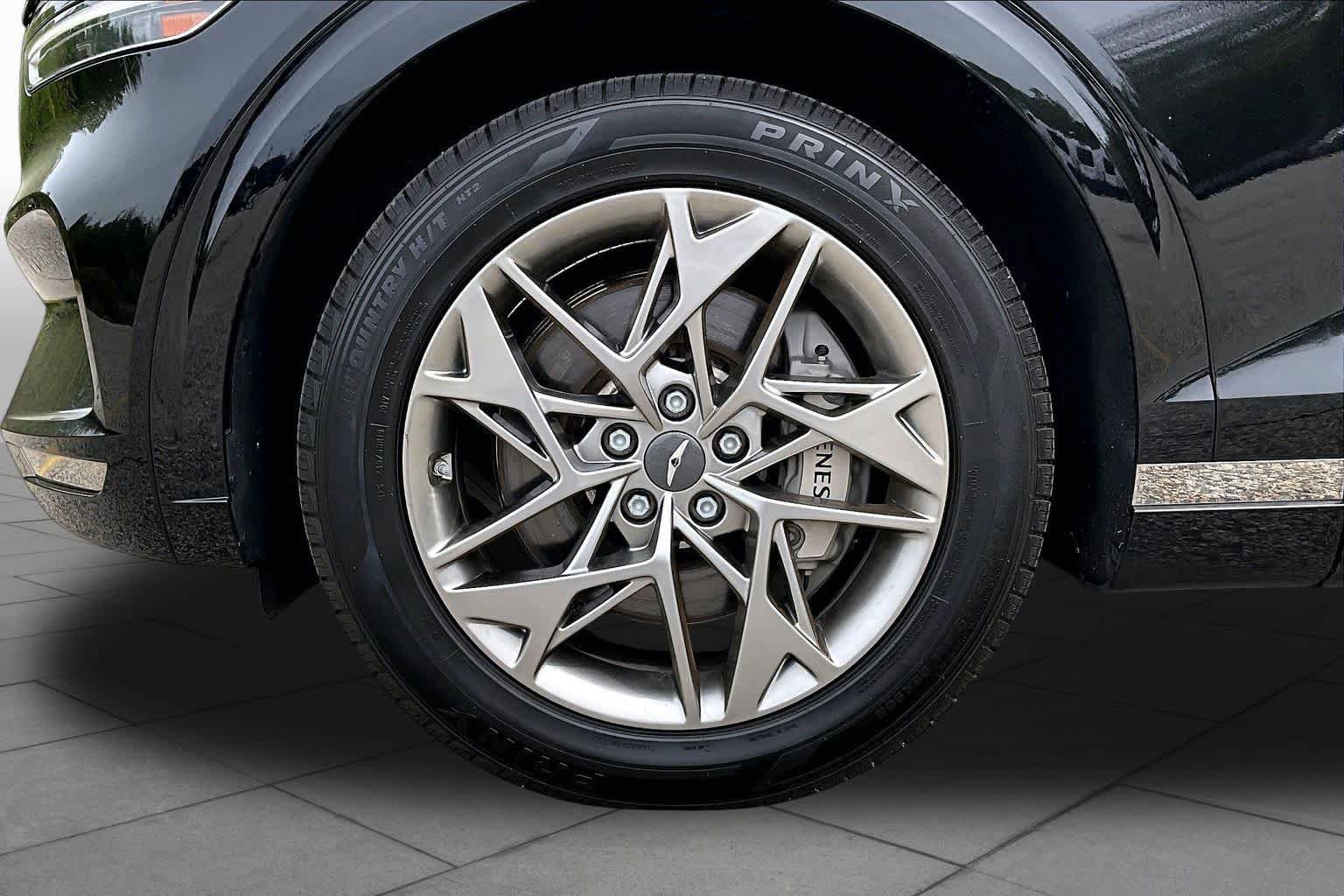 Used 2025 Genesis GV70 2.5T AWD/4WD image 11