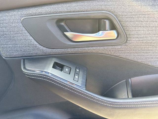 Used 2023 Nissan Rogue SV FWD image 14