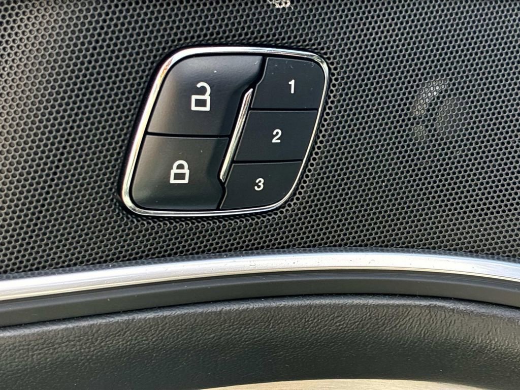 Certified 2018 Ford Explorer Platinum image 23