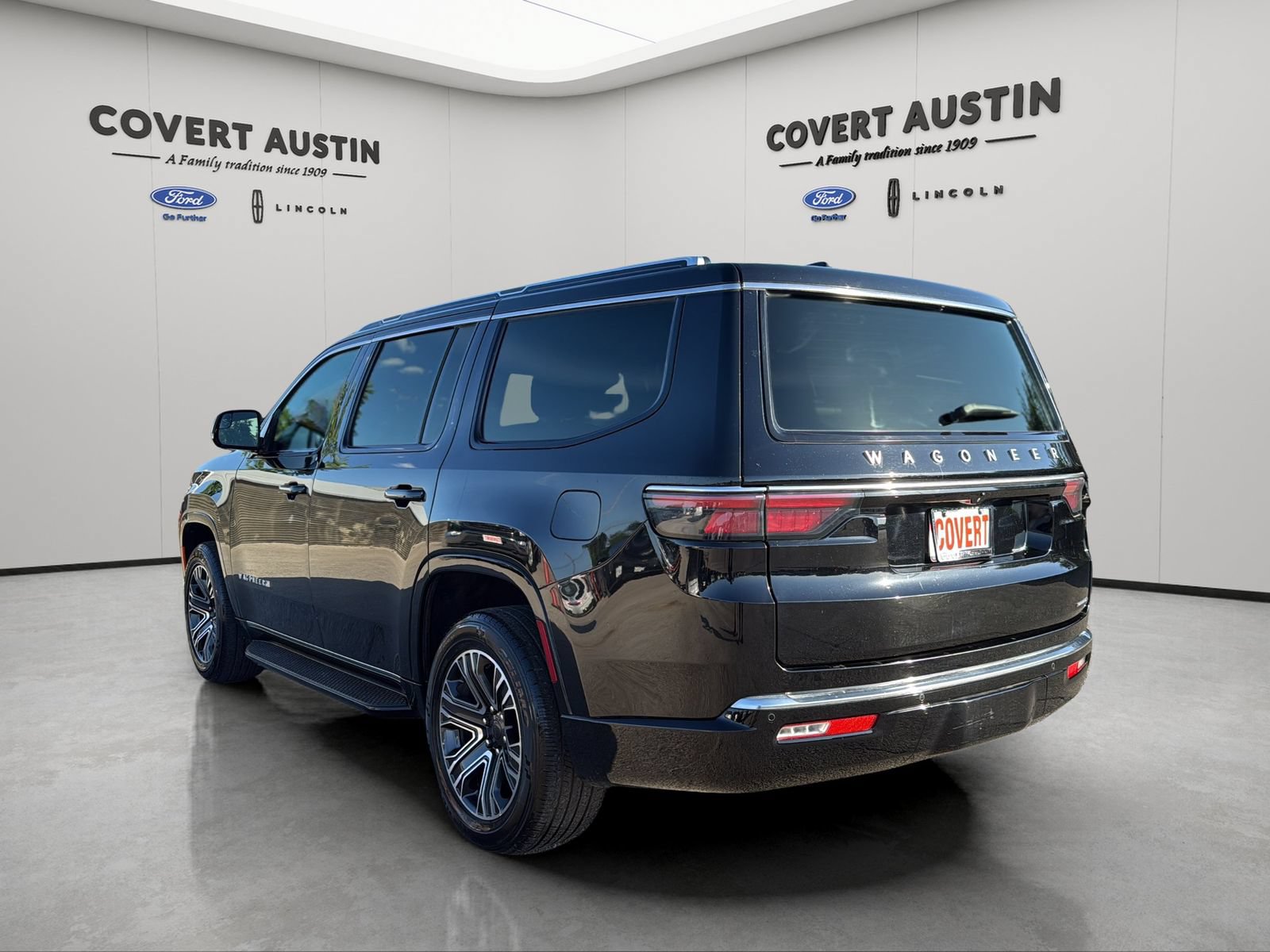 Used 2024 Jeep Wagoneer Series II w/ Flexible Seating Group AWD/4WD image 3