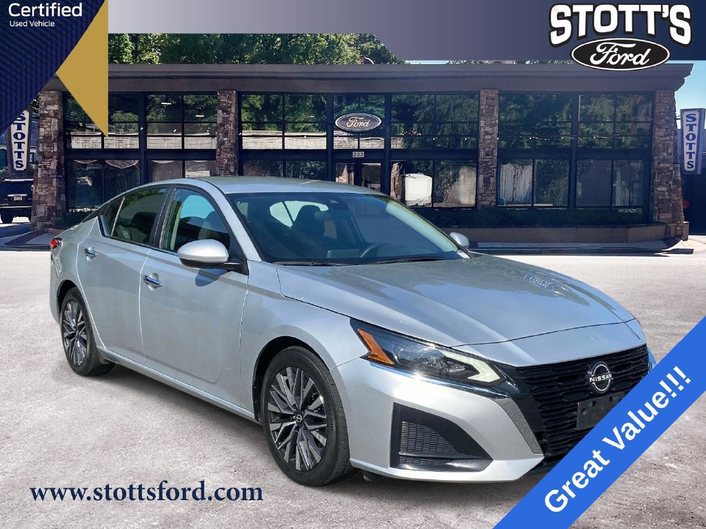 Used 2023 Nissan Altima 2.5 SV