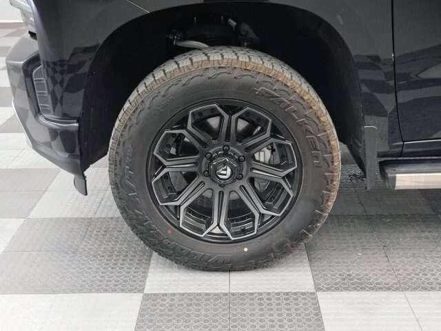 Used 2019 Chevrolet Silverado 1500 High Country w/ Technology Package AWD/4WD image 9