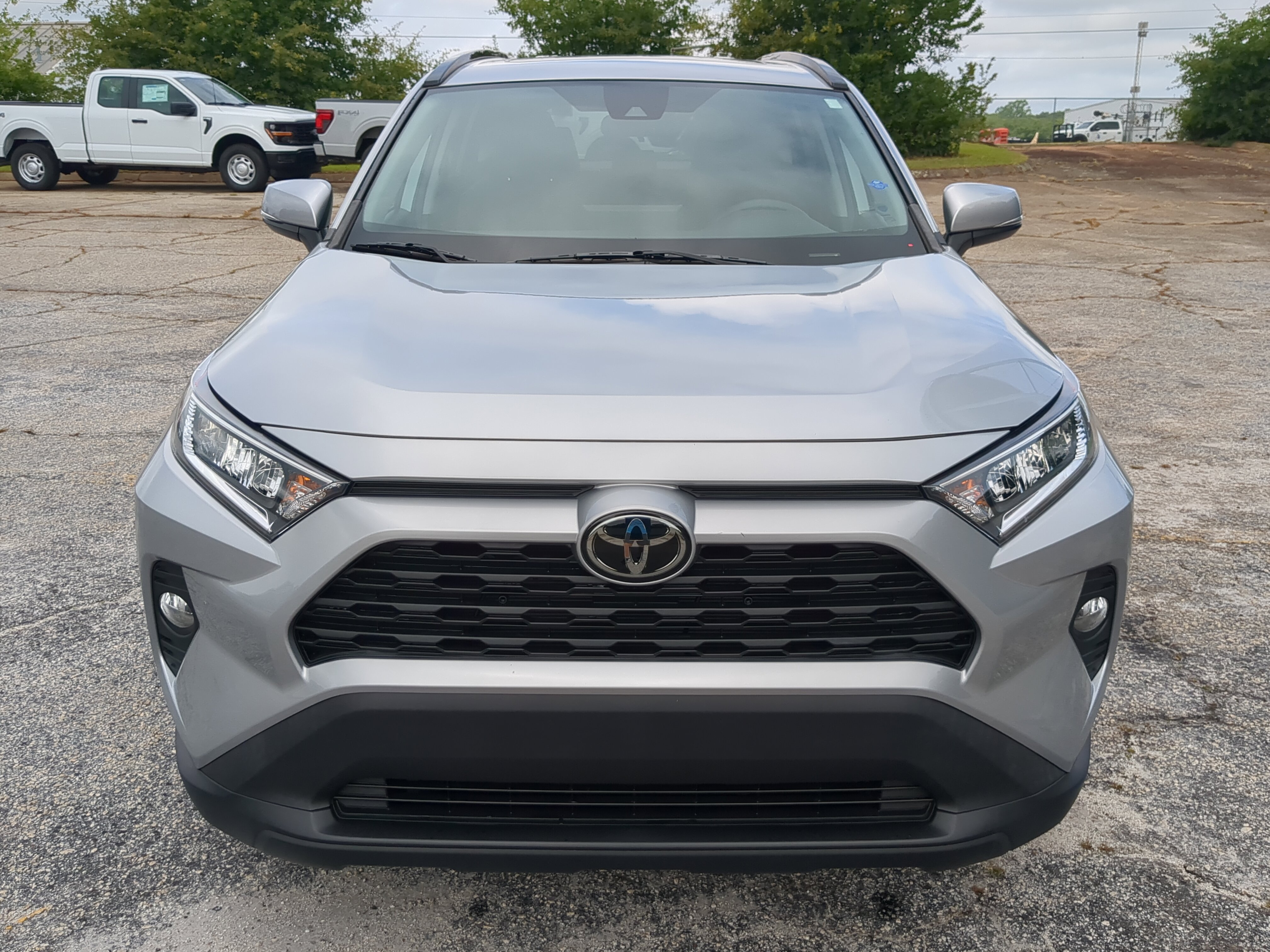 Used 2021 Toyota RAV4 XLE w/ Convenience Package FWD image 7