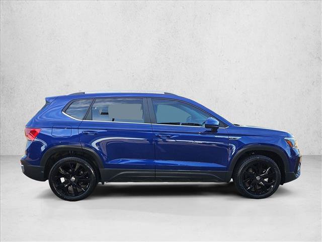 Used 2023 Volkswagen Taos SE FWD image 4