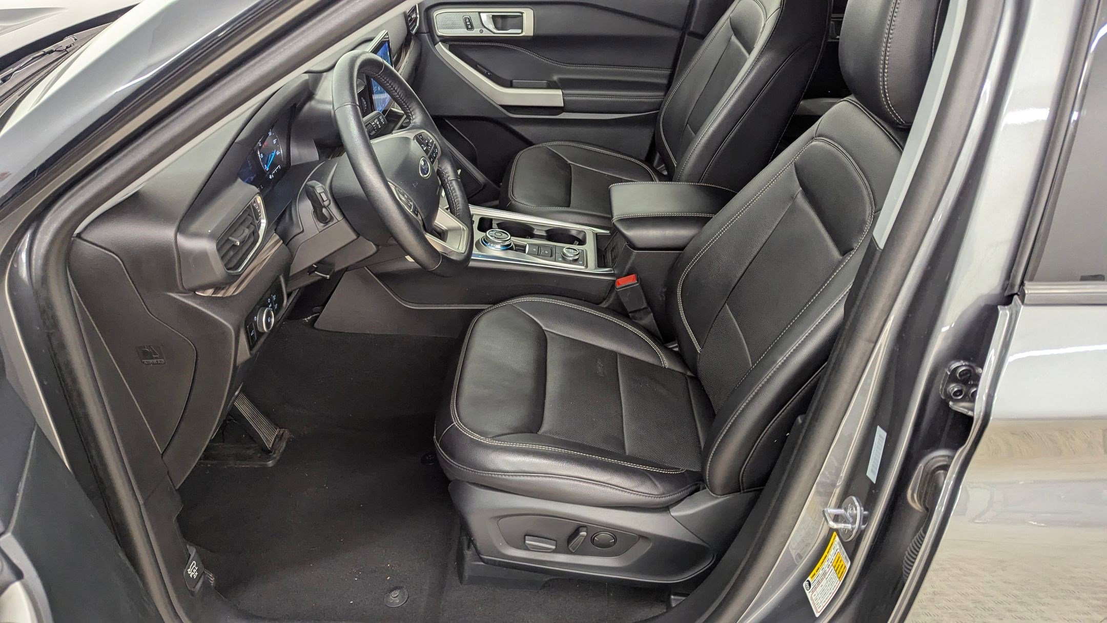 Certified 2024 Ford Explorer Limited image 4