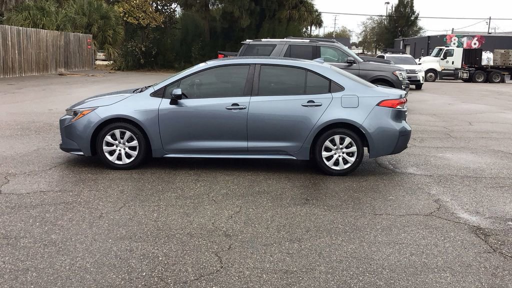 Used 2023 Toyota Corolla LE image 2