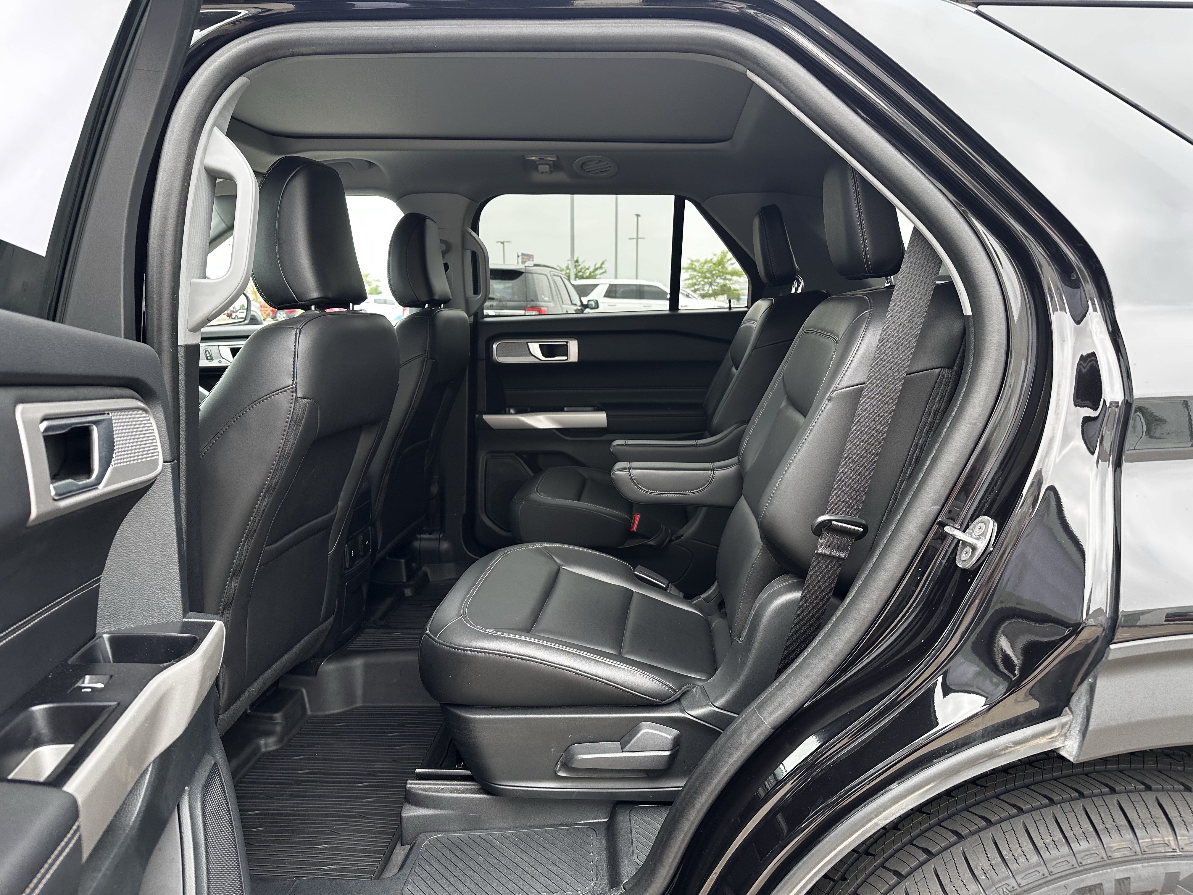 Certified 2024 Ford Explorer XLT w/ Equipment Group 202A AWD/4WD image 19