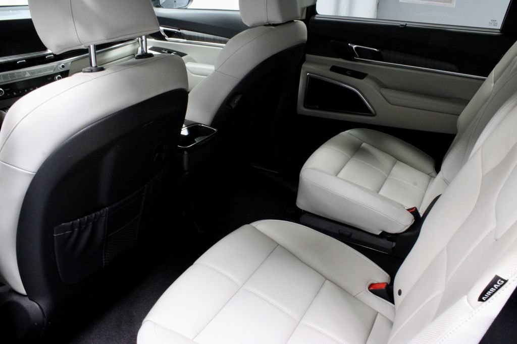 Used 2024 Kia Telluride EX w/ EX Captain's Chair Package FWD image 21