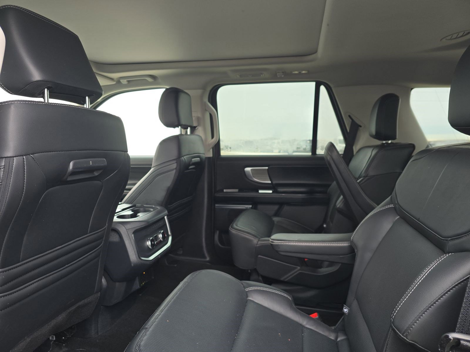 Certified 2025 Ford Expedition Platinum image 17