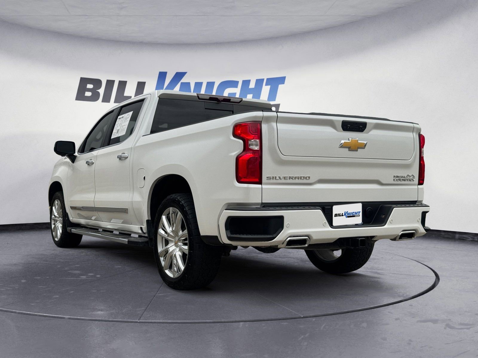 Used 2022 Chevrolet Silverado 1500 High Country w/ High Country Premium Package image 3