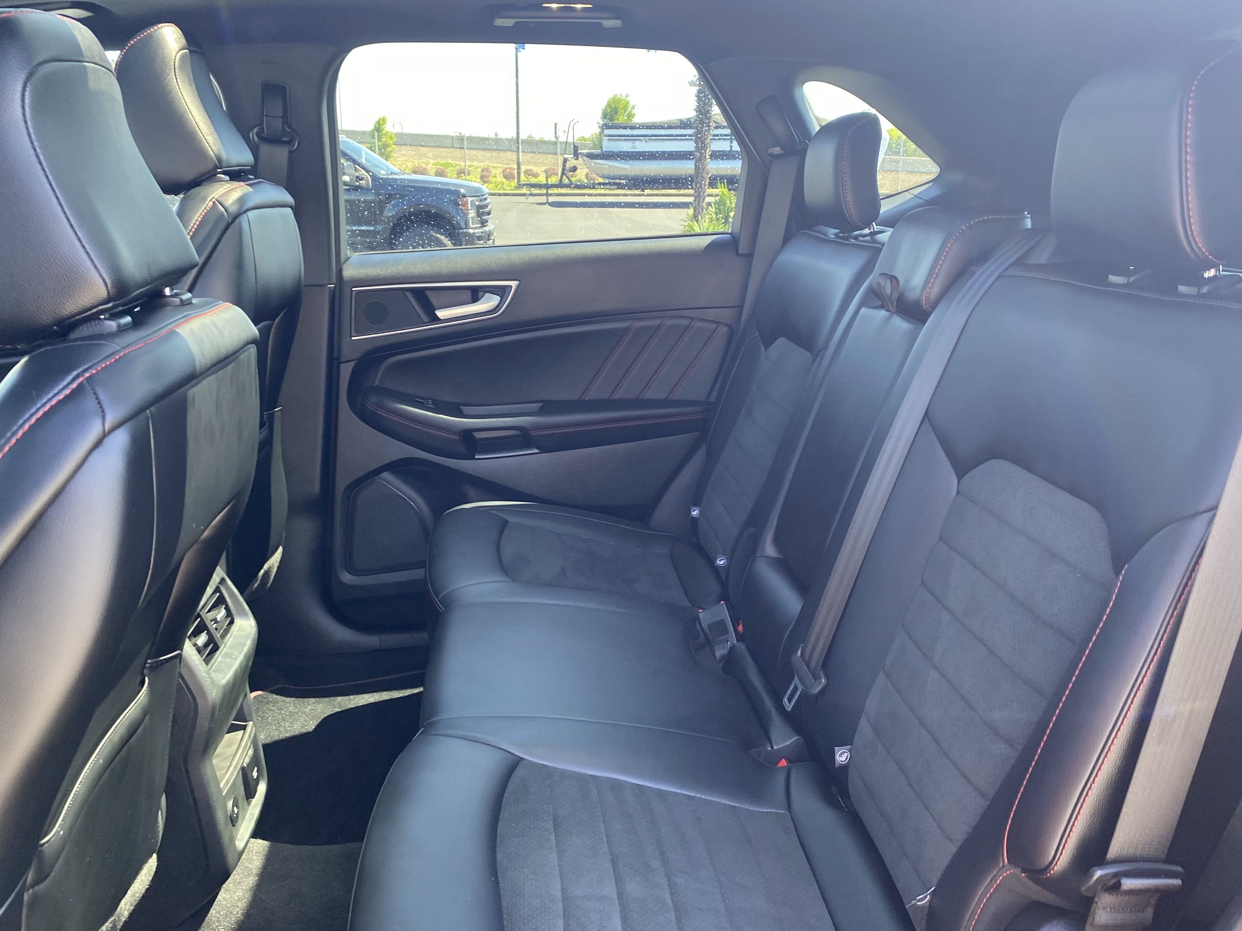 Certified 2024 Ford Edge ST-Line w/ Class II Trailer Tow Package image 11