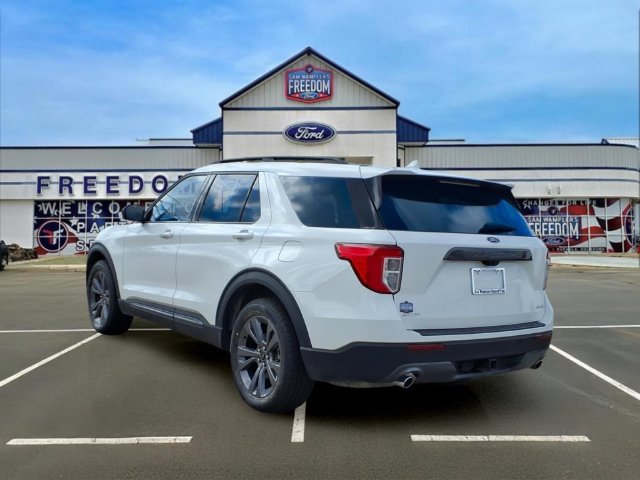 Certified 2023 Ford Explorer XLT w/ Equipment Group 202A AWD/4WD image 3