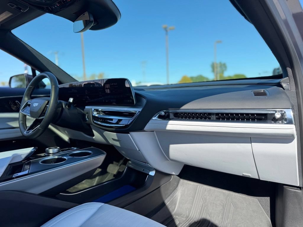 Used 2024 Cadillac Lyriq Luxury w/ LPO, Floor Liner Package AWD/4WD image 20