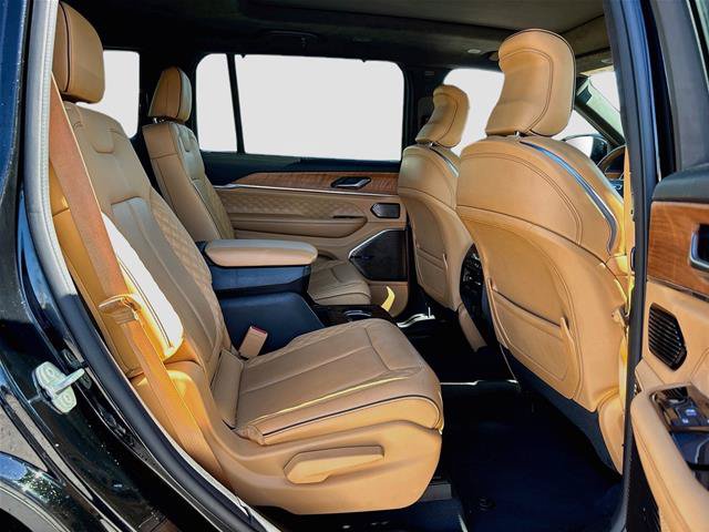 Used 2023 Jeep Grand Cherokee L Summit AWD/4WD image 31