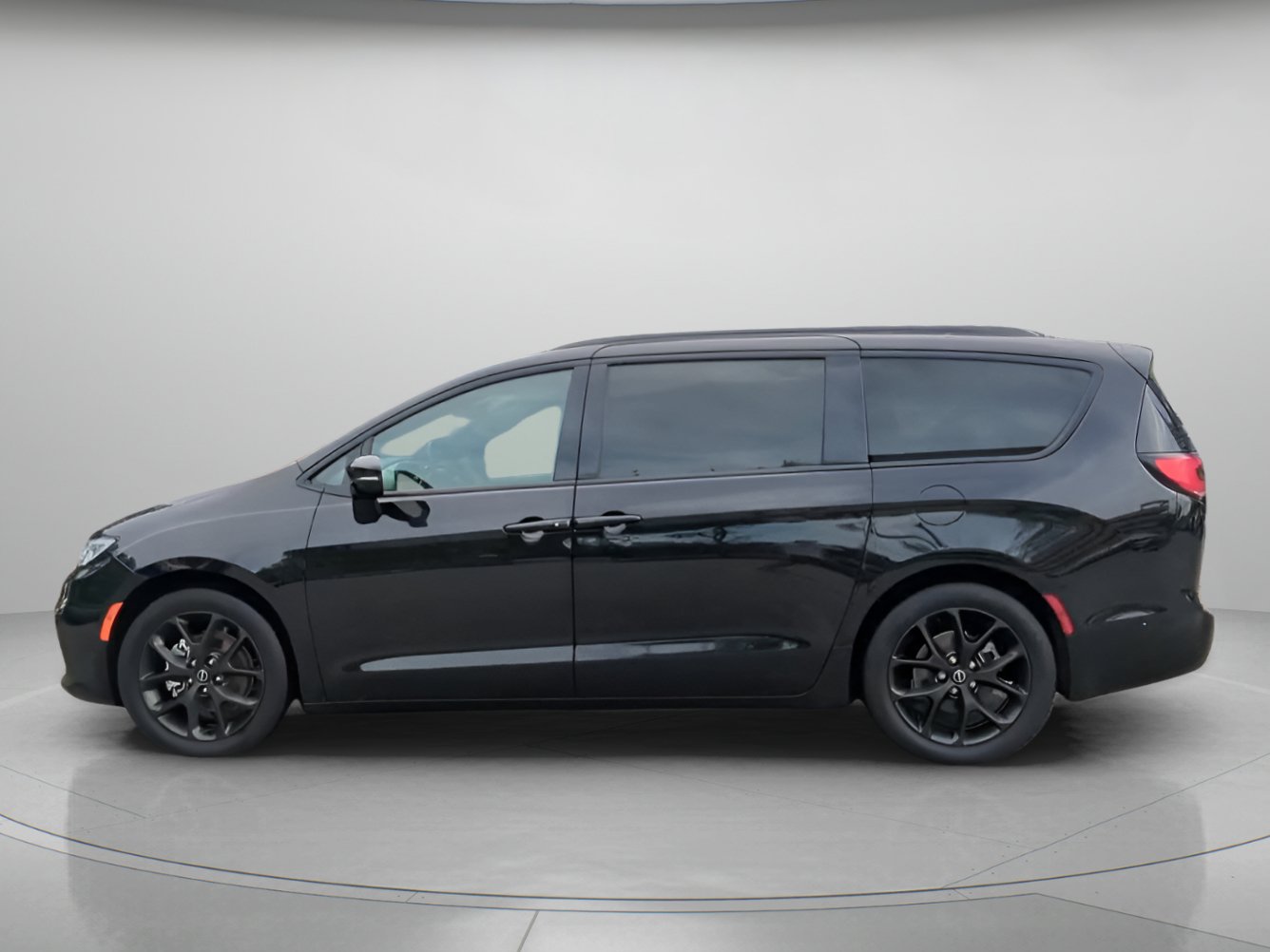 Used 2025 Chrysler Pacifica Limited FWD image 14