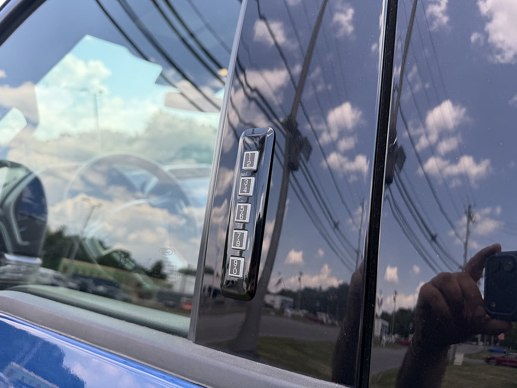 Certified 2022 Ford F250 Lariat AWD/4WD image 12