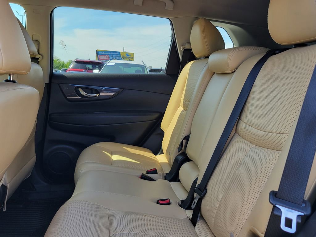 Used 2018 Nissan Rogue SV w/ Premium Package FWD image 40